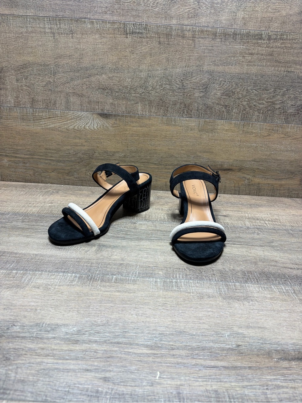 Vionic Black Sandal Heels with White Toe Strap Accent